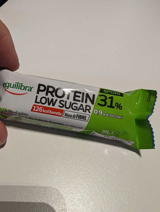 Confezione della barretta Equilibra Protein 31% Low Sugar